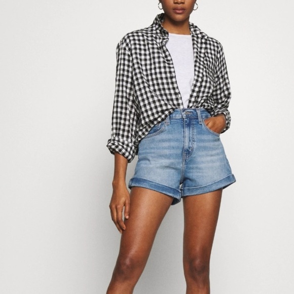 Levi’s vintage inspired mom denim shorts NWT - Picture 4 of 8